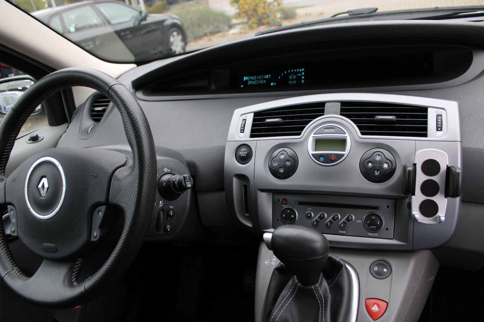 Fahrzeugabbildung Renault Scenic Exception 1.6 Automatik,PDC,SHZ,KeylessGo